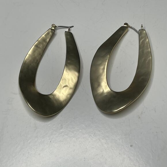 gold tone hoop post earrings costume jewelry - Picture 4 of 6